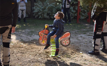 Dombóvári óvodába vitt ajándékot a motoros klub