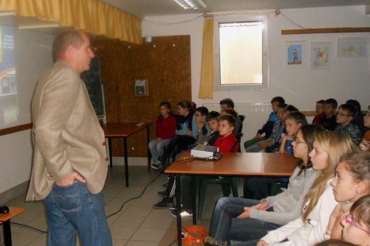 A régmúlt faggatása dombóvári iskolákban