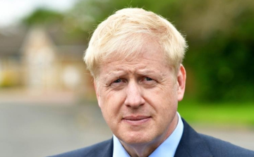 Nagypapákról és orvosokról nevezte el kisfiát Boris Johnson és Carrie Symonds