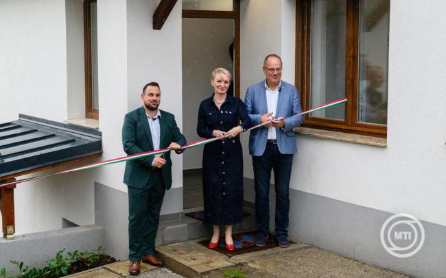 Navracsics Tibor: ne csak üdülőhelyként gondoljunk a Balatonra