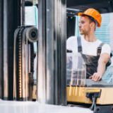 Felület tisztító és darurakodó betanuló munkatárs