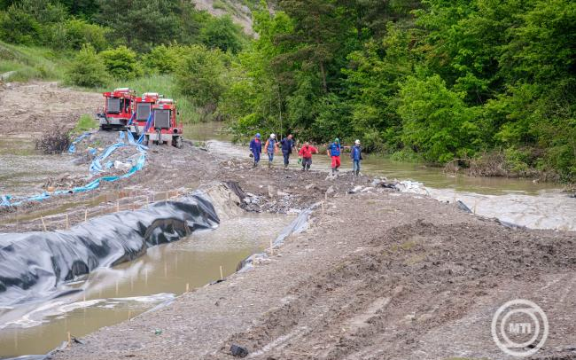 Parajd - A katasztrófa sújtotta térségbe látogatott a román elnök