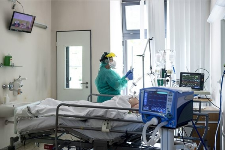 A fertőzöttek száma 61,6 millió, a halálos áldozatoké 1,44 millió a világon