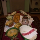 Ízes-mázas edények; asztal és ház díszei