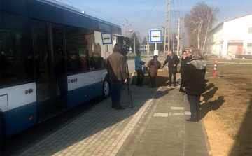 Elkészült a két új buszmegálló a Kórház utcában