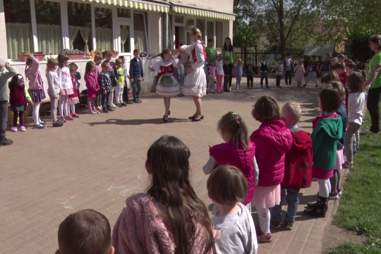 A húsvéti szokásokat idézték fel a gyerekek