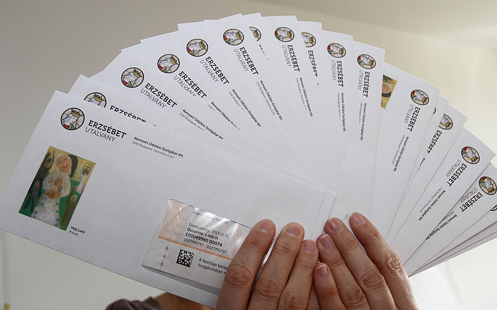 Érkezik a 30 ezer forintos élelmiszer-utalvány a nyugdíjasoknak