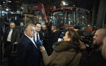 Orbán Viktor Brüsszel belvárosában tüntető gazdákkal találkozott 