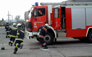 Kisteherautó hajtott az árokba Sásdon