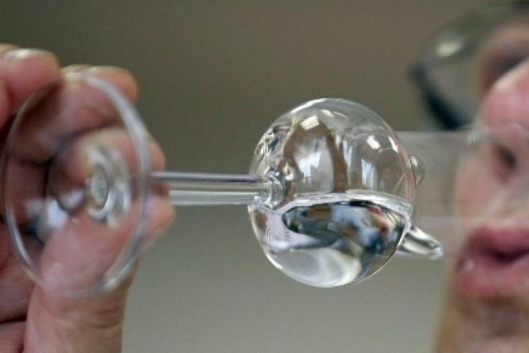 Továbbra sincs egyezség az otthoni pálinkafőzés adómentességéről