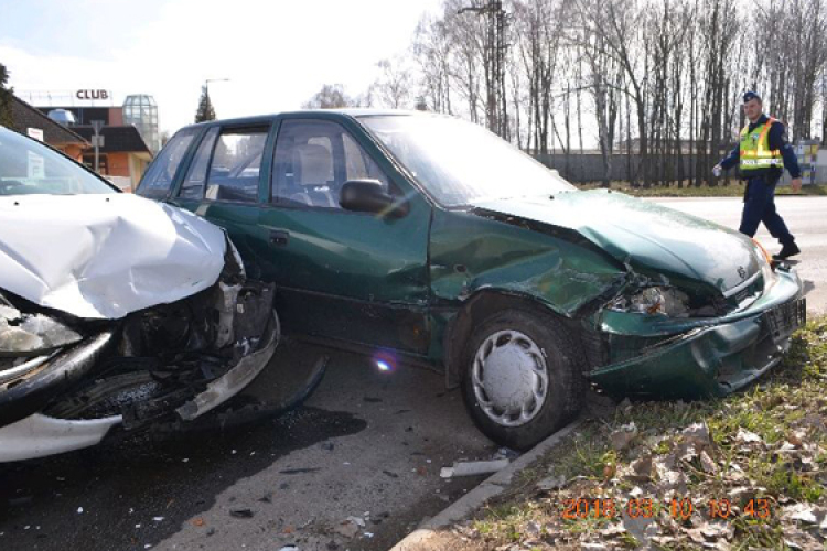 Gyermekek is megsérültek egy dombóvári balesetben