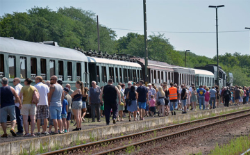 Gőzös járt a 150 éves Dombóvár-Bátaszék vonalon