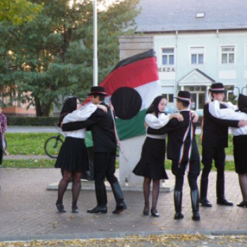 „Mindenki szem a láncban” az október 23-i városi ünnepségen